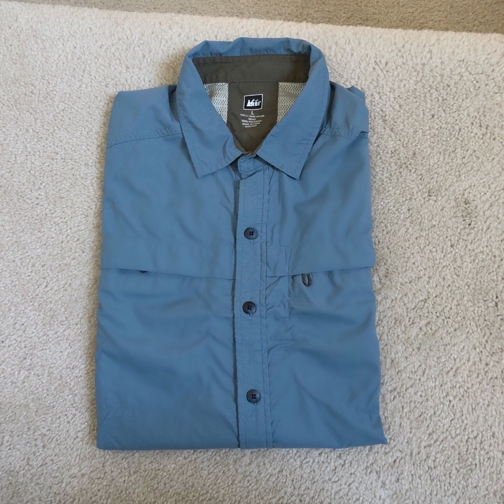 REI Men’s Blue Button Down Short Sleeve Shirt